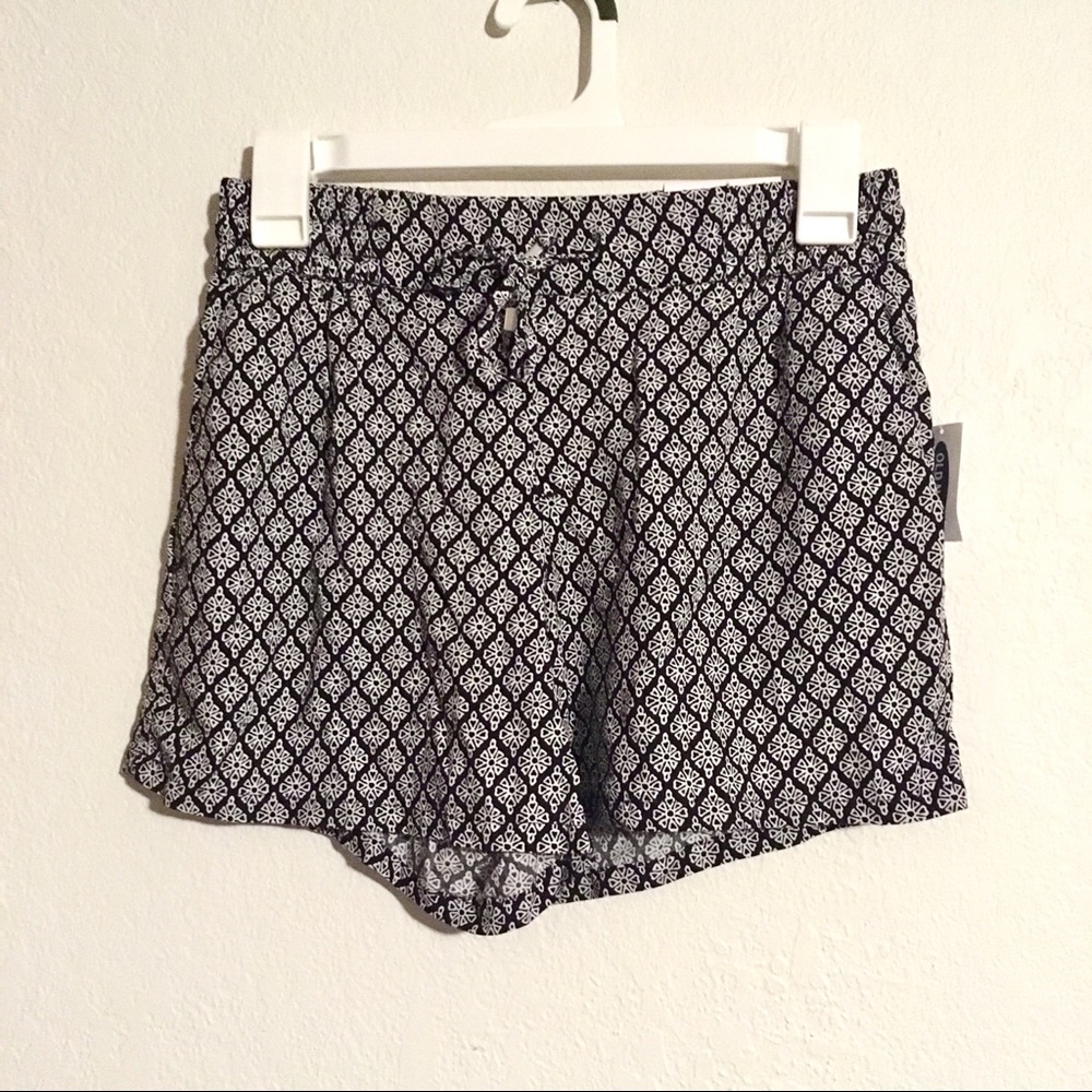 NWT Old Navy Flowy Black and White Shorts